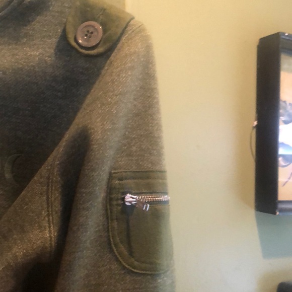 Hurley brand Jacket/sweatshirt in a camo green - Picture 3 of 6